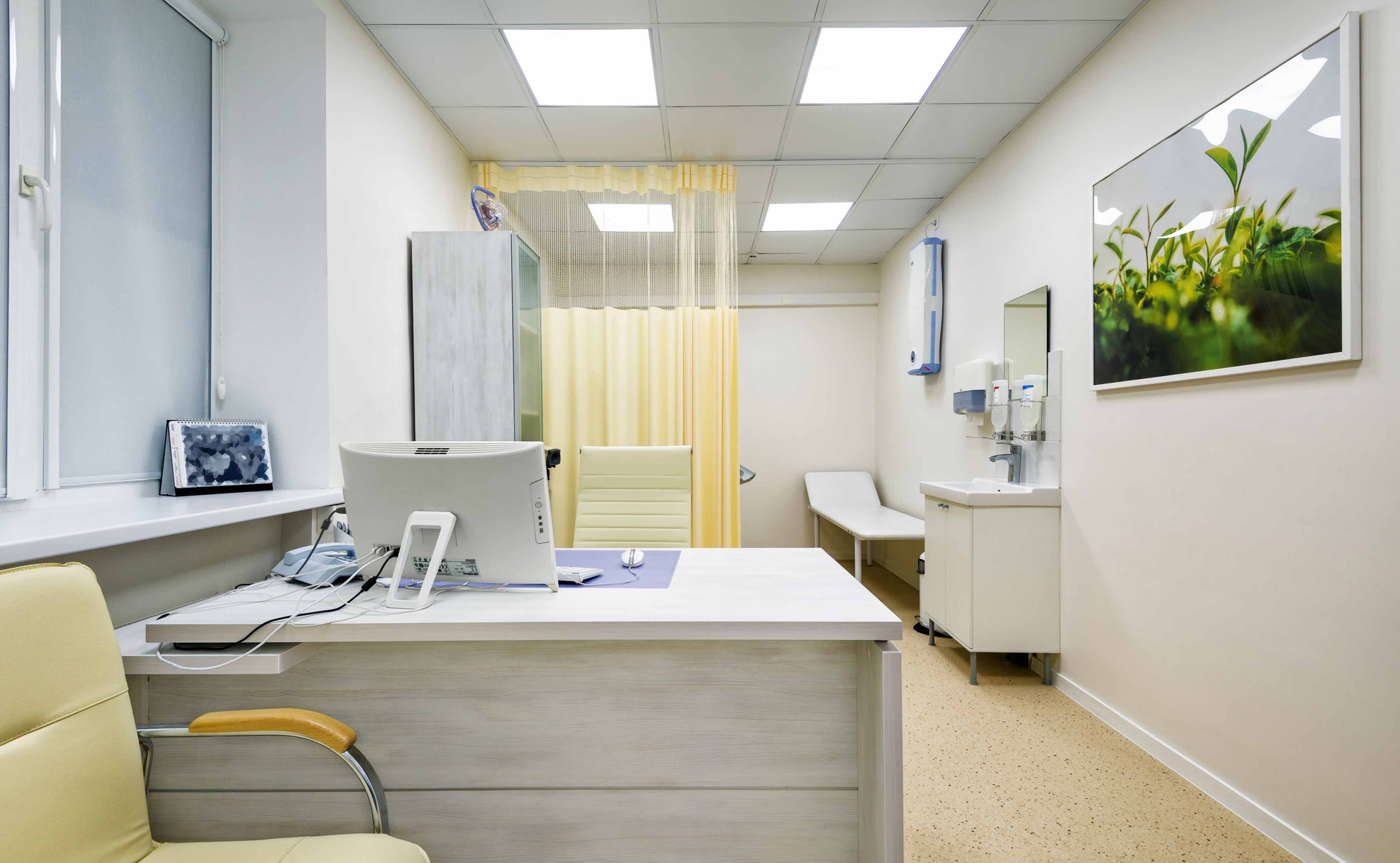 Как выбрать медицинский стол в кабинет врача